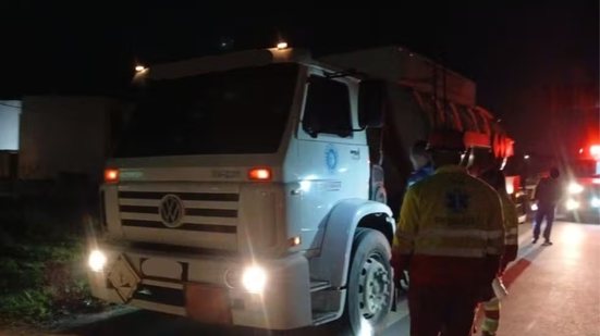 Um grave acidente na Rodovia Padre Manoel da Nóbrega resultou na morte de um homem, atingido por três veículos sem socorro - Foto: Divulgação