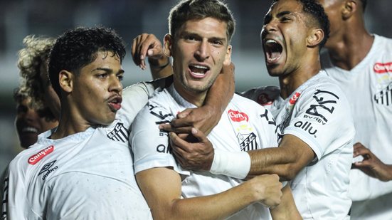 O primeiro tempo terminou sem gols, mas a segunda etapa trouxe emoção com um gol para cada lado na Vila Belmiro - Foto: Reinaldo Campos / Santos FC