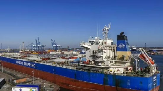 A Autoridade Portuária de Santos interrompeu descarregamento de navio após denúncias de mal-estar e medo de explosão entre os moradores - Foto: Pekka Jarvinen