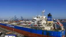 A Autoridade Portuária de Santos interrompeu descarregamento de navio após denúncias de mal-estar e medo de explosão entre os moradores - Foto: Pekka Jarvinen