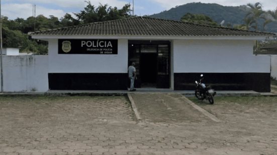 Após o susto, a adolescente foi amparada e levada ao hospital para cuidados médicos, enquanto a polícia investiga o caso - Imagem: Reprodução