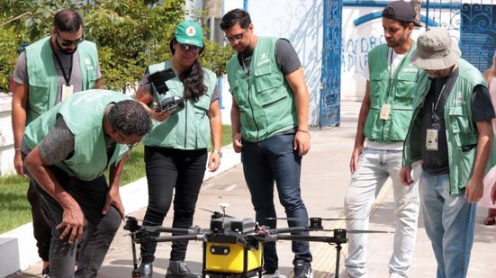 Equipamento moderno ajuda a alcançar locais de difícil acesso na luta contra a dengue em Santos - Foto: Prefeitura de Santos
