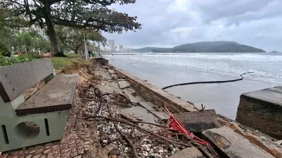 As obras em Santos incluem limpeza, escavação e modernização de áreas de lazer, com foco na resistência contra o mar - Imagem: Reprodução