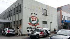 O suspeito agarrou a adolescente e a usou como escudo humano, arrastando-a para dentro de uma casa na tentativa de escapar da polícia - Foto: Silvio Muniz/ G1