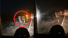 Um acidente com carreta tombada na BR-116 causa bloqueio total e mobiliza equipes de resgate - Imagem: Reprodução