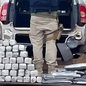 Vistoria detalhada no veículo revelou compartimento secreto com 57 quilos de drogas, incluindo haxixe e maconha - Foto: Divulgação/ Polícia Rodoviária Federal