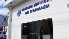 A Justiça Eleitoral cassou o diploma do vereador após provas de um esquema estruturado de compra de votos via WhatsApp - Foto: Câmara Municipal de Itanhém/ Divulgação