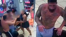O caso foi registrado como lesão corporal e a polícia busca identificar o homem que fugiu após agredir a funcionária do restaurante - Imagem: Reprodução