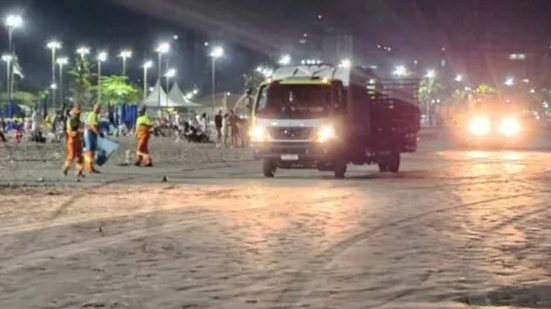 Com a chegada de turistas, Bertioga enfrenta um grande desafio na limpeza urbana, coletando lixo orgânico e embalagens - Foto: Divulgação/ Prefeitura Bertioga