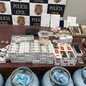 Uma operação da Polícia Civil resultou na prisão de dois homens e na apreensão de joias e produtos ilegais em São Vicente - Foto: Polícia Civil