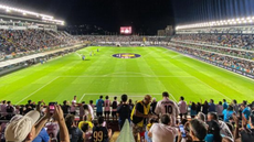 O gesto provocativo ocorreu após anulação de gol do Santos e foi repudiado até pela torcida do Atlético-MG, que ajudou na detenção - Divulgação/X/Santos