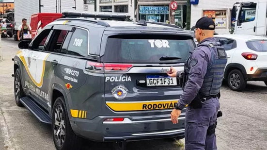A prisão ocorreu durante uma abordagem policial, onde o homem admitiu ter passagens por roubo e furto - Divulgação/PMRv