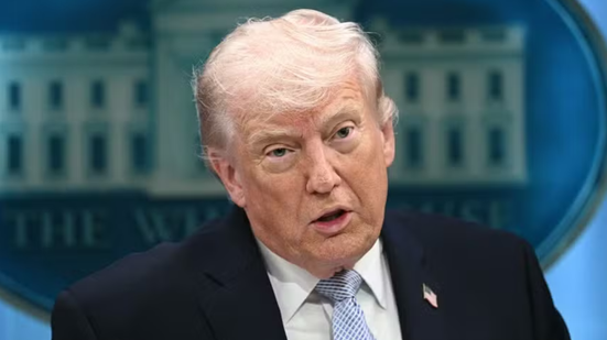 Acordo anunciado pela Casa Branca entra em vigor às 19h; apesar da pausa nos combates, Exército de Israel manterá tropas em solo libanês - Foto: BRENDAN SMIALOWSKI / AFP