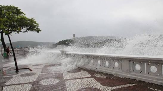 Cidades da Baixada Santista entram em alerta para ondas acima de 3 metros e ressaca até quinta - Imagem: Divulgação