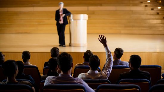 Aprenda a criar expectativas desde o início e a mostrar os benefícios que seu público pode obter - Imagem: Freepick