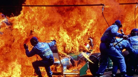 Incidente de Jos Verstappen na Benetton, em 1994 - Foto: Reprodução/ órmula 1