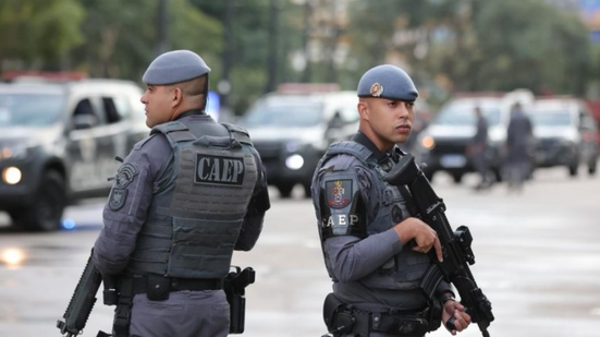 Durante a operação, a polícia apreendeu 26 kg de entorpecentes e prendeu membros de facção criminosa em Cubatão - Imagem: Divulgação / Polícia Militar