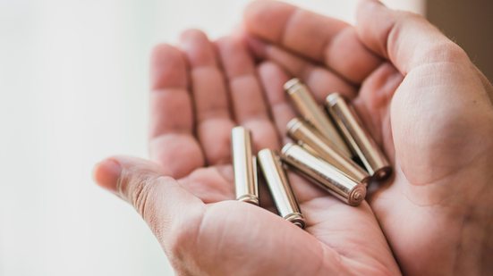 A polícia encontrou munições e carregadores de arma no carro do estivador, que negou saber da existência dos itens - Imagem: Freepick