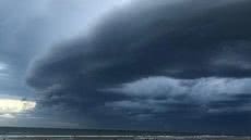 Defesa Civil alerta para riscos de inundações e danos em áreas urbanas devido a ventos e chuvas intensas - Imagem: Reprodução / Instagram: Praia Grande Mil Grau