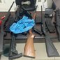 A operação da polícia em Itariri resultou na apreensão de armas de fogo, incluindo submetralhadoras e espingardas, em um condomínio abandonado - Foto: Reprodução