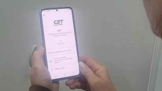 O serviço, disponível 24 horas, utiliza IA para otimizar o atendimento e resolver problemas de trânsito de forma mais ágil e eficiente - Imagem: Divulgação