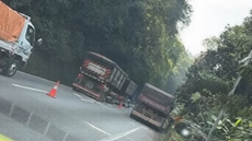 Apesar do transtorno, o incidente não resultou em acidentes ou feridos, mas causou reflexos no trânsito - Foto: Reprodução / Artesp