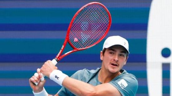 Após derrotas para Alcaraz e Sinner, João Fonseca reflete sobre seu desempenho - Foto: Chris Arjoon / Getty Images