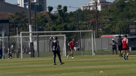 Com foco no próximo jogo, Santos realiza atividades preparando-se para o Fluminense - Foto: CBN Santos
