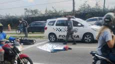 O acidente ocorreu durante o horário de pico, causando lentidão severa e bloqueios na mobilidade urbana de Santos - Foto: Reprodução