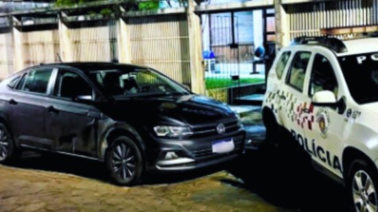 Durante patrulhamento, PM identifica irregularidades em veículo e confirma furto, resultando em prisão - Foto: Divulgação/ 29° BPMI