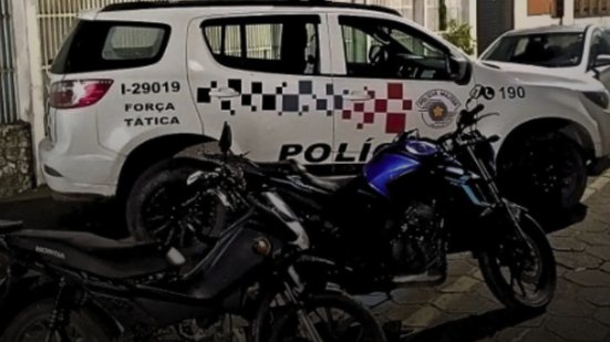Os jovens estavam em posse de uma chave 'micha', usada para furtar veículos, e foram levados à delegacia para os devidos procedimentos - Foto: Divulgação/ 29° BPMI