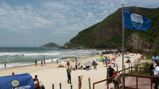 Praia do Tombo e Iate Clube são reconhecidos por práticas sustentáveis na temporada 2026/2027, destacando-se no Brasil - Imagem: Reprodução