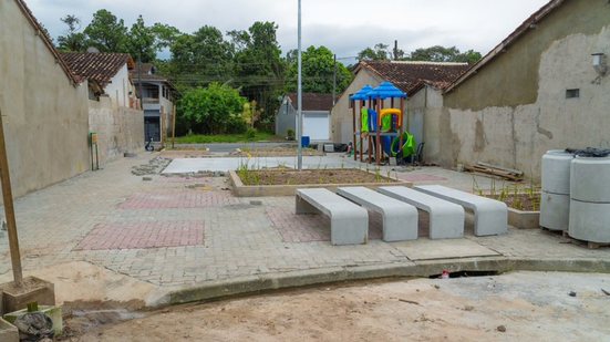 Projetos de lazer incluem playground para crianças e academia ao ar livre, promovendo saúde e integração social entre todas as idades - Foto: Divulgação/ Prefeitura de Bertioga