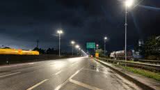 Inovação na rodovia garante maior durabilidade e menor consumo energético, beneficiando a logística da Baixada Santista - Foto: Divulgação/ Ecovias