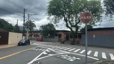 Intervenção inclui pintura de faixas de pedestres e readequação de sinalizações, promovendo acessibilidade e segurança - Foto: Divulgação/ Prefeitura de Cubatão