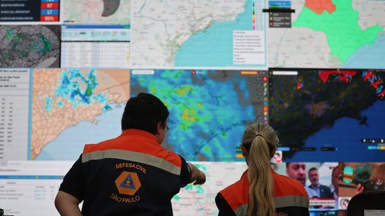 Integração entre secretarias e treinamentos práticos visam fortalecer a atuação em crises climáticas no litoral paulista - Foto: Divulgação/Governo de SP