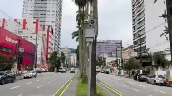 A intervenção na Avenida Ana Costa busca proteger pedestres, especialmente estudantes e pessoas com deficiência, de acidentes - Foto: Reprodução
