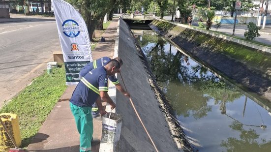 A força-tarefa na Zona Noroeste inclui recuperação de taludes e higienização pesada, visando a valorização do espaço urbano - Foto: Divulgação/ Prefeitura de Santos