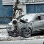 Bombeiros e técnicos da CPFL neutralizaram a área antes de resgatar o casal, que não sofreu ferimentos graves - Foto: Reprodução