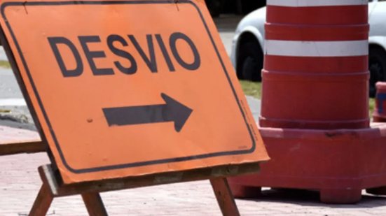As obras visam melhorar o escoamento de água e evitar alagamentos, com previsão de conclusão até 13 de novembro - Foto: Reprodução/Prefeitura de Praia Grande