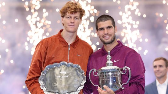 Sinner e Alcaraz na final do US Open 2025; espanhol saiu campeão - Foto: Clive Brunskill/Getty Images