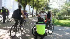 Durante a blitz, foram distribuídas cartilhas e orientações sobre segurança nas ciclovias e uso correto de equipamentos - Foto: Divulgação/ Prefeitura de Santos