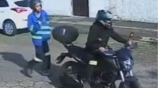 Após ser reconhecido pela vítima, o suspeito confessou sua participação em crimes e sua função no tráfico local. - Imagem: Divulgação/PM