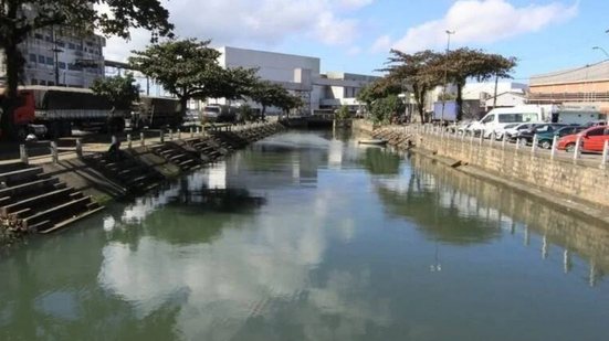 O novo pontilhão sobre o Canal 4 permitirá o tráfego de veículos de até 45 toneladas, atendendo à demanda atual de caminhões e carretas. - Reprodução: Prefeitura de Santos