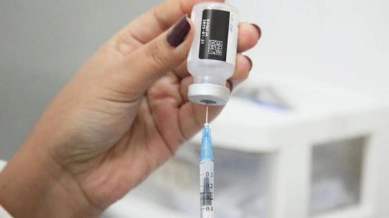 No último mutirão de vacinação, foram aplicadas 264 doses de imunizantes, atualizando a caderneta de vacinação da população contra diversas doenças - Foto: Carlos Nogueira / Arquivo Prefeitura de Santos
