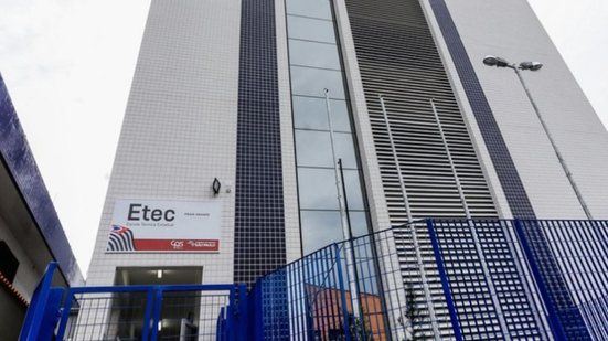 A Etec oferece cursos que vão do Ensino Médio à formação técnica, com opções presenciais e EAD para atender diferentes perfis de estudantes - Imagem: Governo do Estado