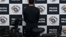 Vítima reconhece assaltante e recupera celular e outros pertences durante ação policial em Peruíbe - Foto: Divulgação/ 29° BPMI