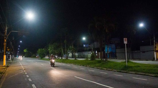 Mais de 25 mil pontos de luz em São Vicente receberão novas luminárias LED, aumentando a eficiência e segurança da cidade - Foto: Divulgação/ Prefeitura de São Vicente