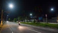 Mais de 25 mil pontos de luz em São Vicente receberão novas luminárias LED, aumentando a eficiência e segurança da cidade - Foto: Divulgação/ Prefeitura de São Vicente
