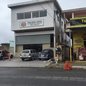 Dois criminosos em motocicletas se aproximaram e dispararam contra a vítima, que não teve chance de sobrevivência - Foto: G1 Santos